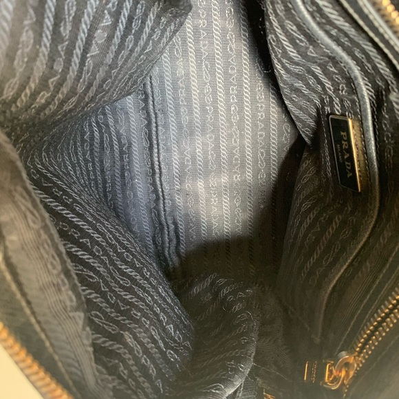 Prada purse - Picture 5 of 8